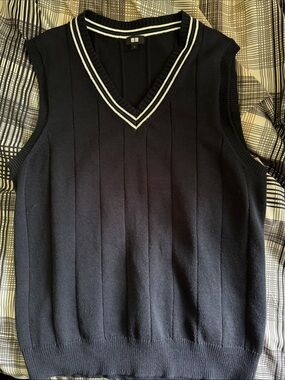 Uniqlo V-Neck Sweater Vest